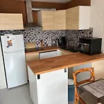 Familial, Calme, 2 Chambres, Parking *