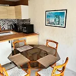Familial, Calme, 2 Chambres, Parking Appartement