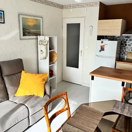 Familial, Calme, 2 Chambres, Parking Apartment *