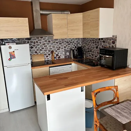 Familial, Calme, 2 Chambres, Parking *