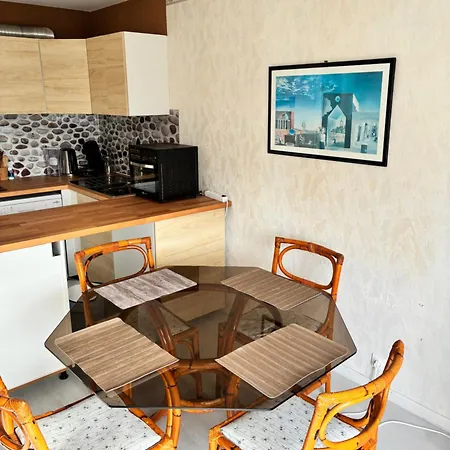 Familial, Calme, 2 Chambres, Parking Lejlighed